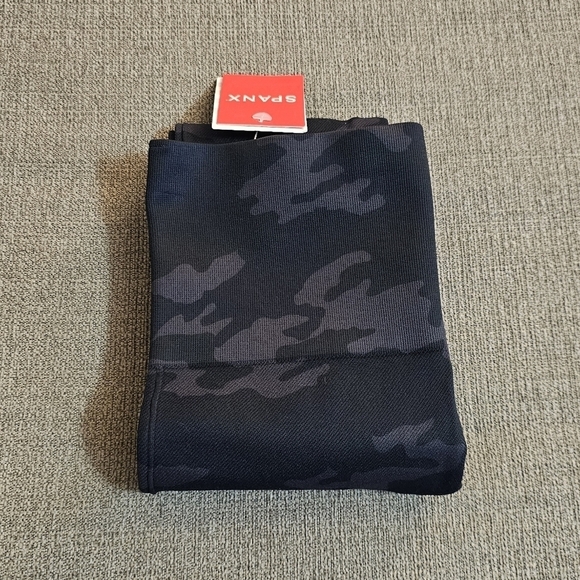Spanx Look at Me Now Black Camo Bodycon Contour Camo Leggings Size XS - Picture 7 of 7
